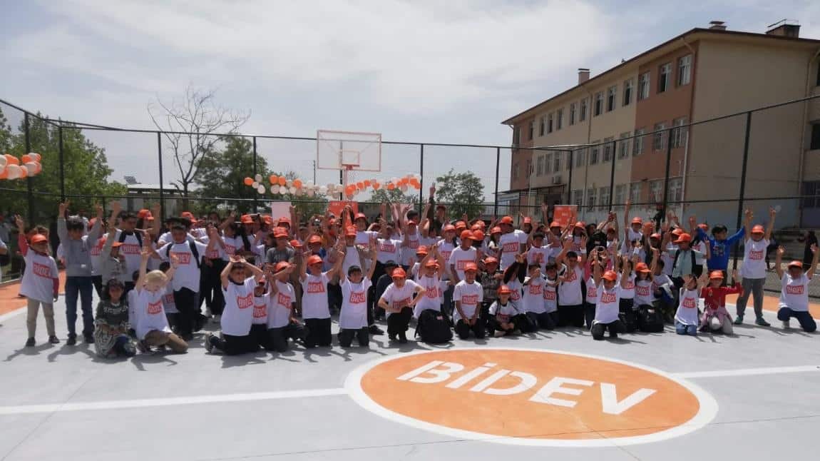 BİDEV Vakfı Okulumuza Basketbol Sahası Yaptı
